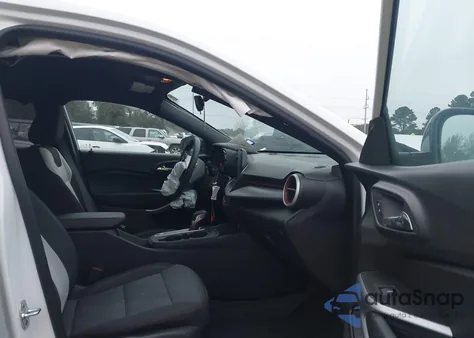 2025 Chevrolet Trax 1Rs z USA, uszkodzony, nr VIN KL77LGEPXSC038435